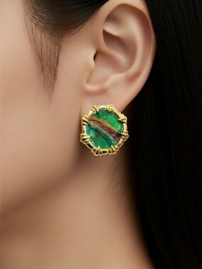 Vintage 80s Statement Runway Green Gold Tone Clip earrings NWOT